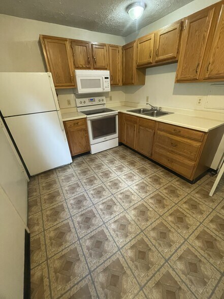 Kitchen - 326D Cortland St
