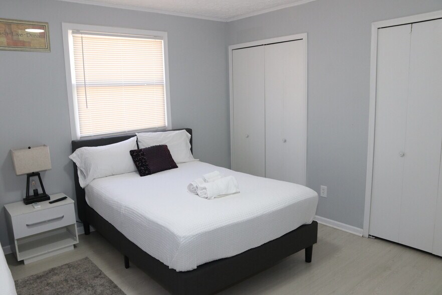 Second floor bedroom 2 - 19315 Roscommon St