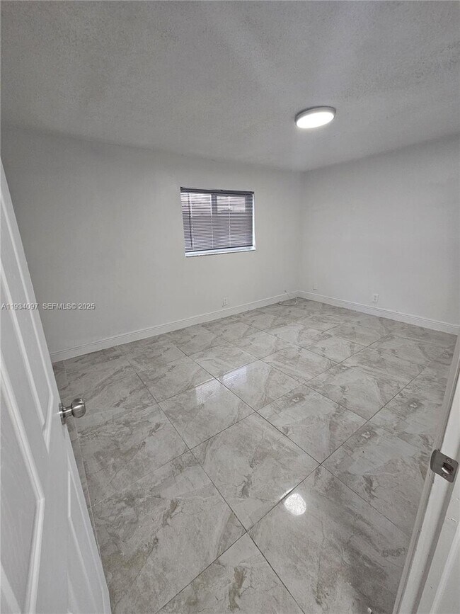 Building Photo - 5615 NW 27th Ct