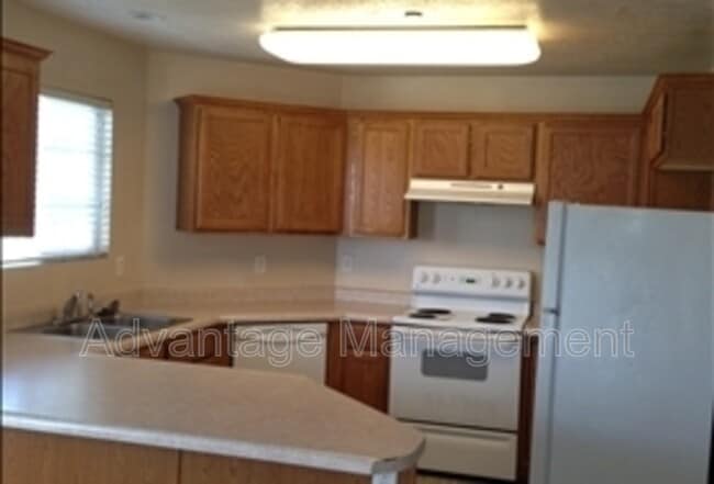 Building Photo - 105 Daybreak Ln