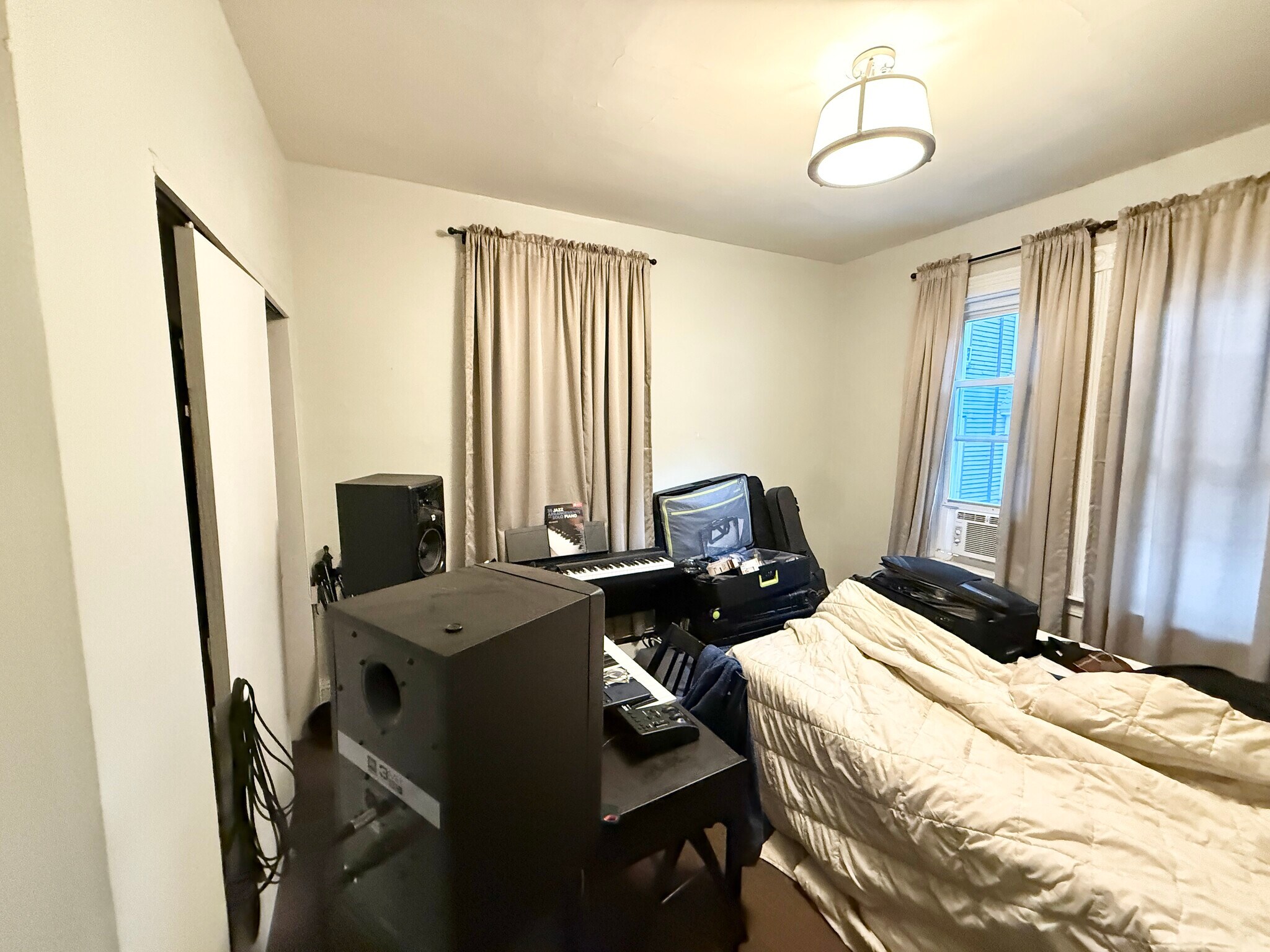 Building Photo - 99 Calumet St