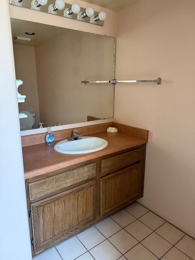 Building Photo - Southwest Casita in Convenient Location