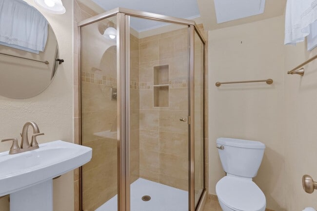 Building Photo - Available NOW! 3 Bedroom 2 Bath Beautiful Home in BOULDER!