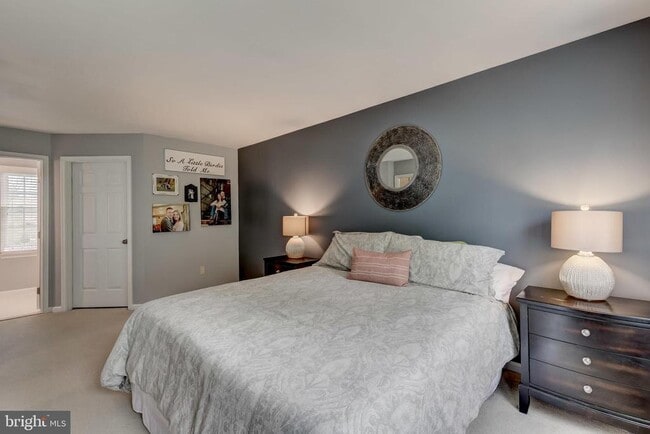 Building Photo - 583 Henderson Rd