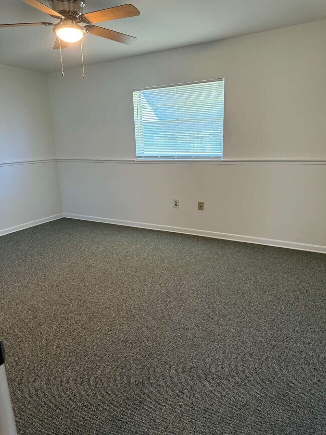 Building Photo - "Charming 2-Bedroom Retreat with optional studio on Coral Avenue – Cozy Comfort Awaits in Kissimm...