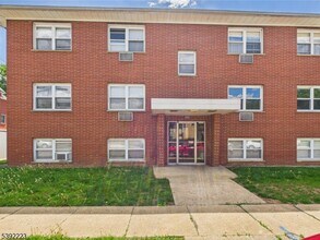 Building Photo - 100 Luttgen Pl