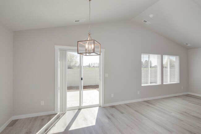 Building Photo - Open Concept Living!