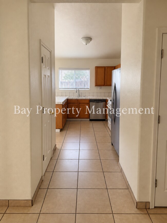 Building Photo - 1001 Highpoint Ct