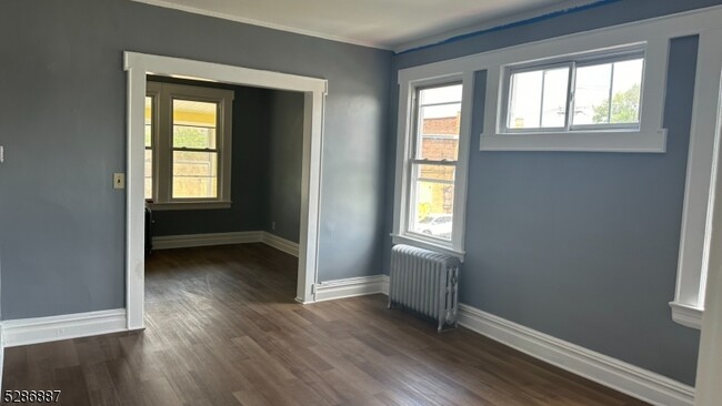Building Photo - 48 Sheridan St