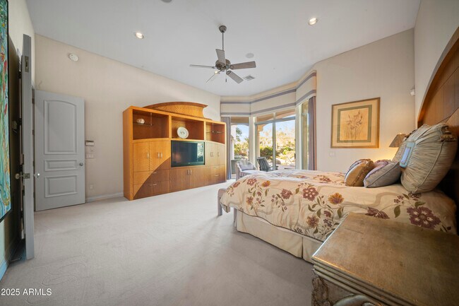 Building Photo - 8350 E Via Del Sol Dr