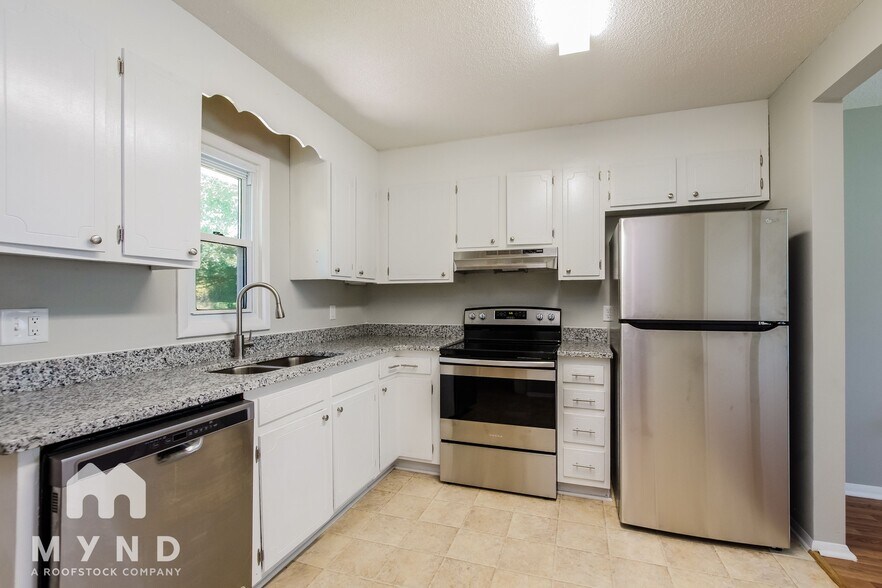 Building Photo - 8401 Clear Meadow Ln