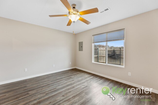 Building Photo - E 69th Ct N Duplex