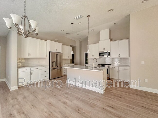 Building Photo - 12488 Oak Hill Way