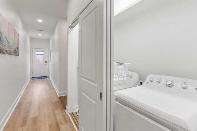 Building Photo - 417 Bedford Dr