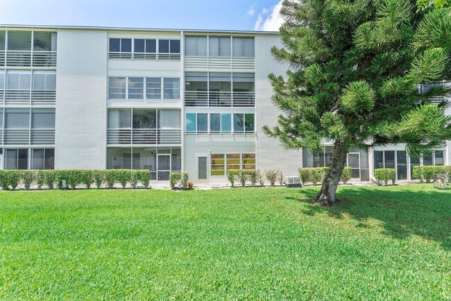 Building Photo - 1052 Hythe A