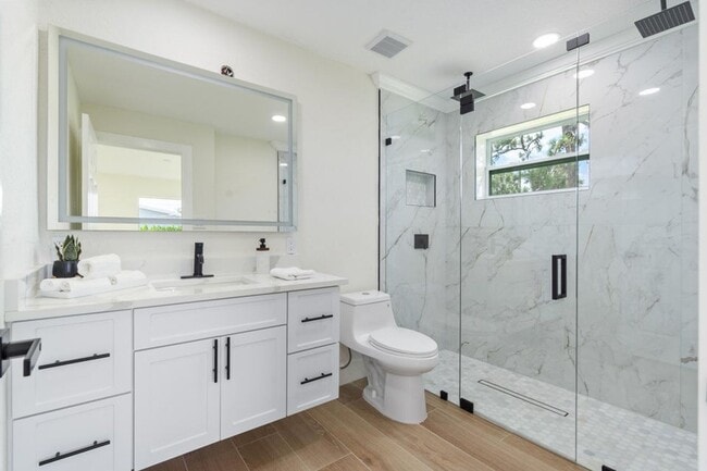 Building Photo - 930 Rutherford Ln