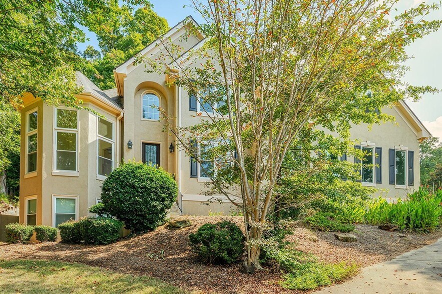 Building Photo - 132 Interlochen Dr