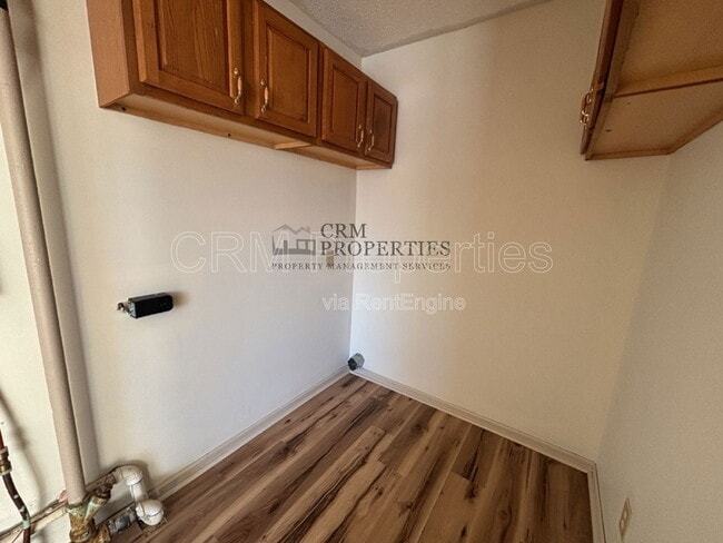 Building Photo - 1008 E Fischer St