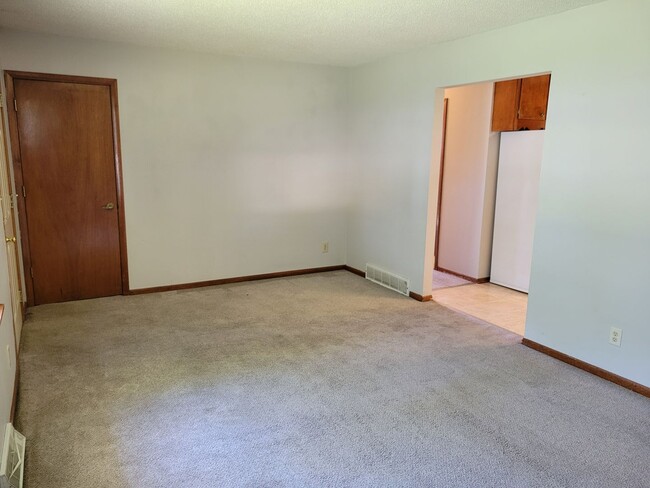 Building Photo - 2 Bedroom Duplex