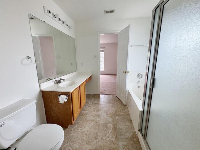 Building Photo - 1205 Dillon Lake Bend