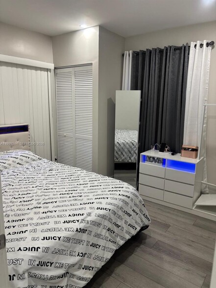 Building Photo - 434 Tamiami Blvd