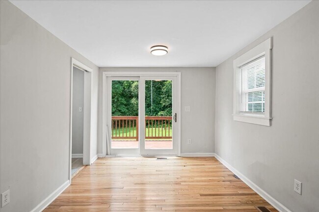 Building Photo - 112 McCary St