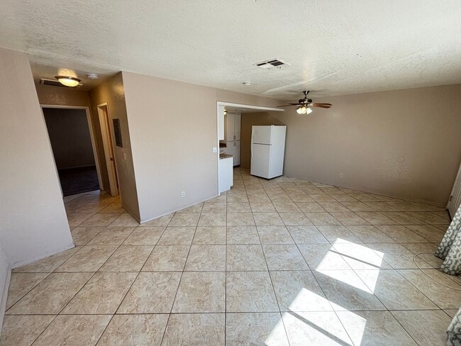 Building Photo - Charming 1Bed/1Bath apartment located in N...
