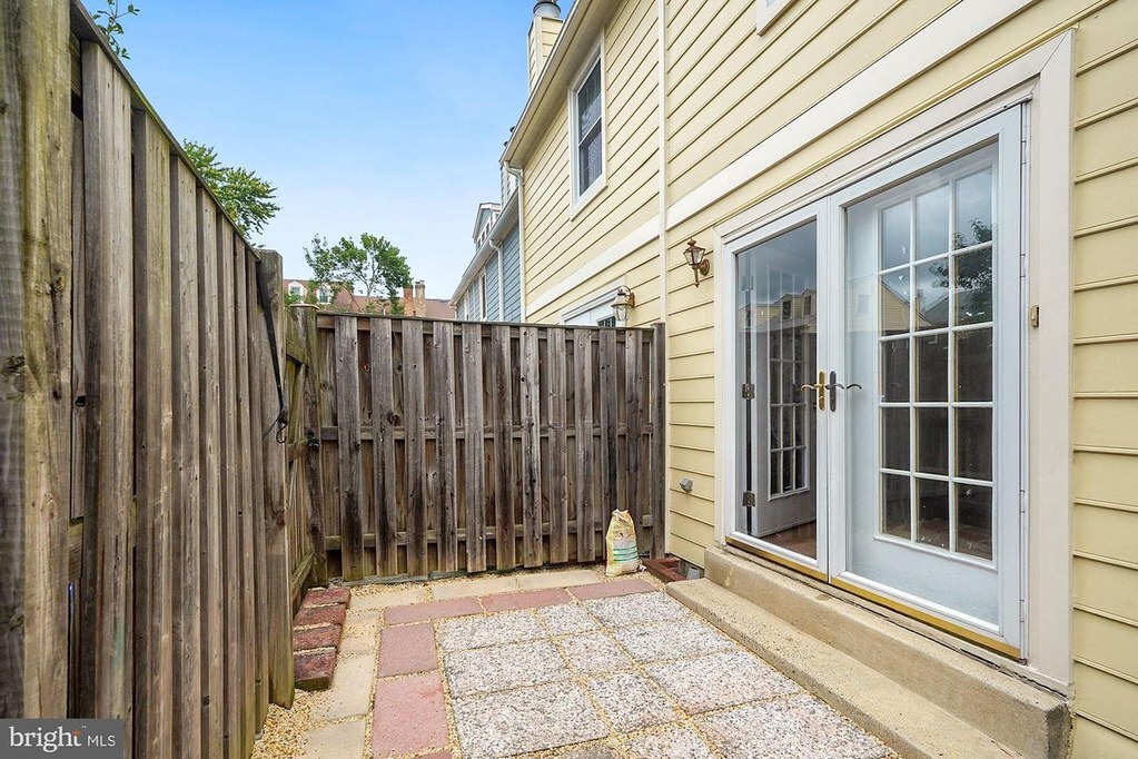 Building Photo - 1122 N Utah St