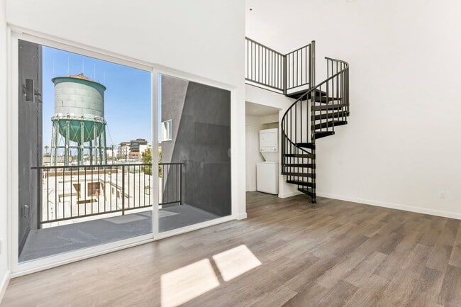 Interior Photo - 2828 Howard Ave