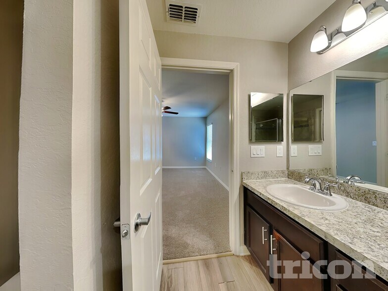 Building Photo - 1920 Bretton Ridge Dr