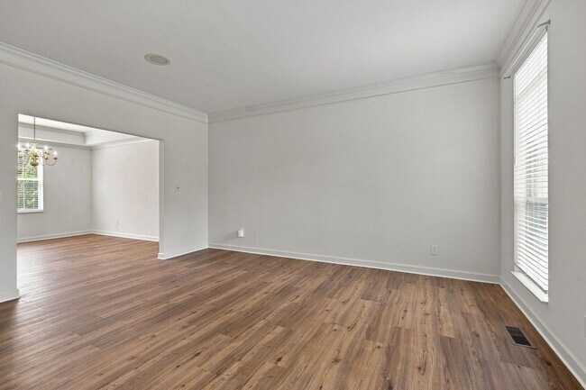 Building Photo - 605 Brelan Ct