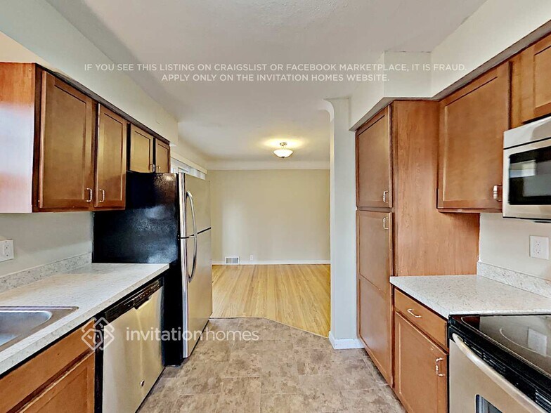 Building Photo - 5628 33rd Ave S