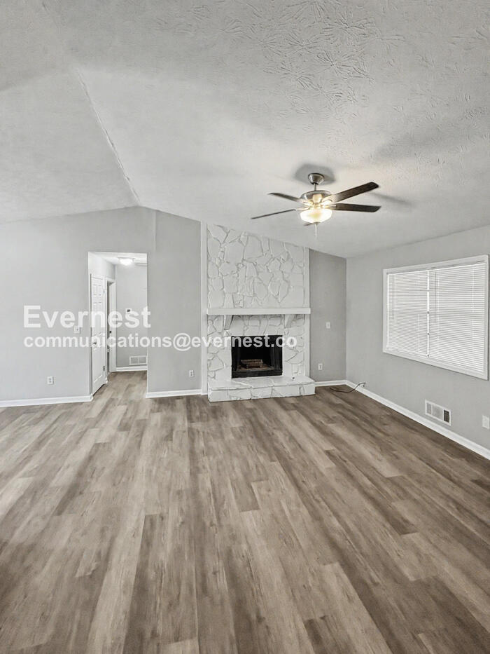 Building Photo - 800 Cedar Lake Dr SE