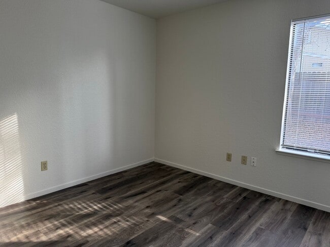 Building Photo - Remodeled 3 bedroom 2 bath house in Citrus Heights HUGE YARD