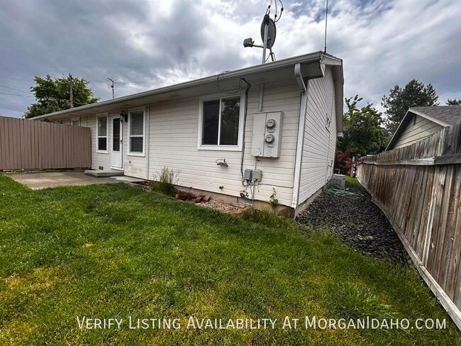Building Photo - 1810 S Barlow Ln