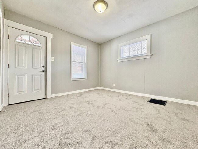 Building Photo - 1909 S Brookfield St