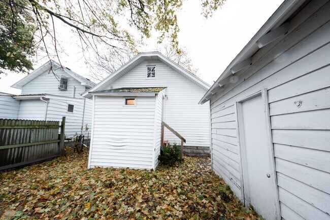 Building Photo - 820 Comfort St