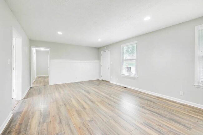 Building Photo - 106 Redondo Ct S
