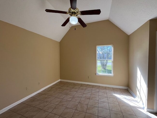 Building Photo - Renovated 3 Bedroom 2 Bath Home for Rent!!