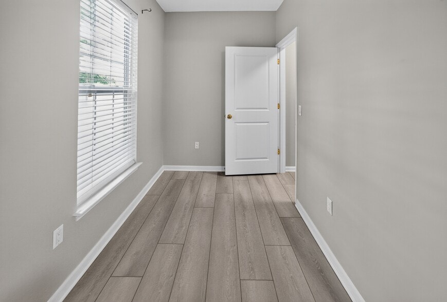 Hall to walk-in closet - 404 Degas Ct