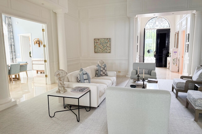 Building Photo - 1494 N Lake Wy