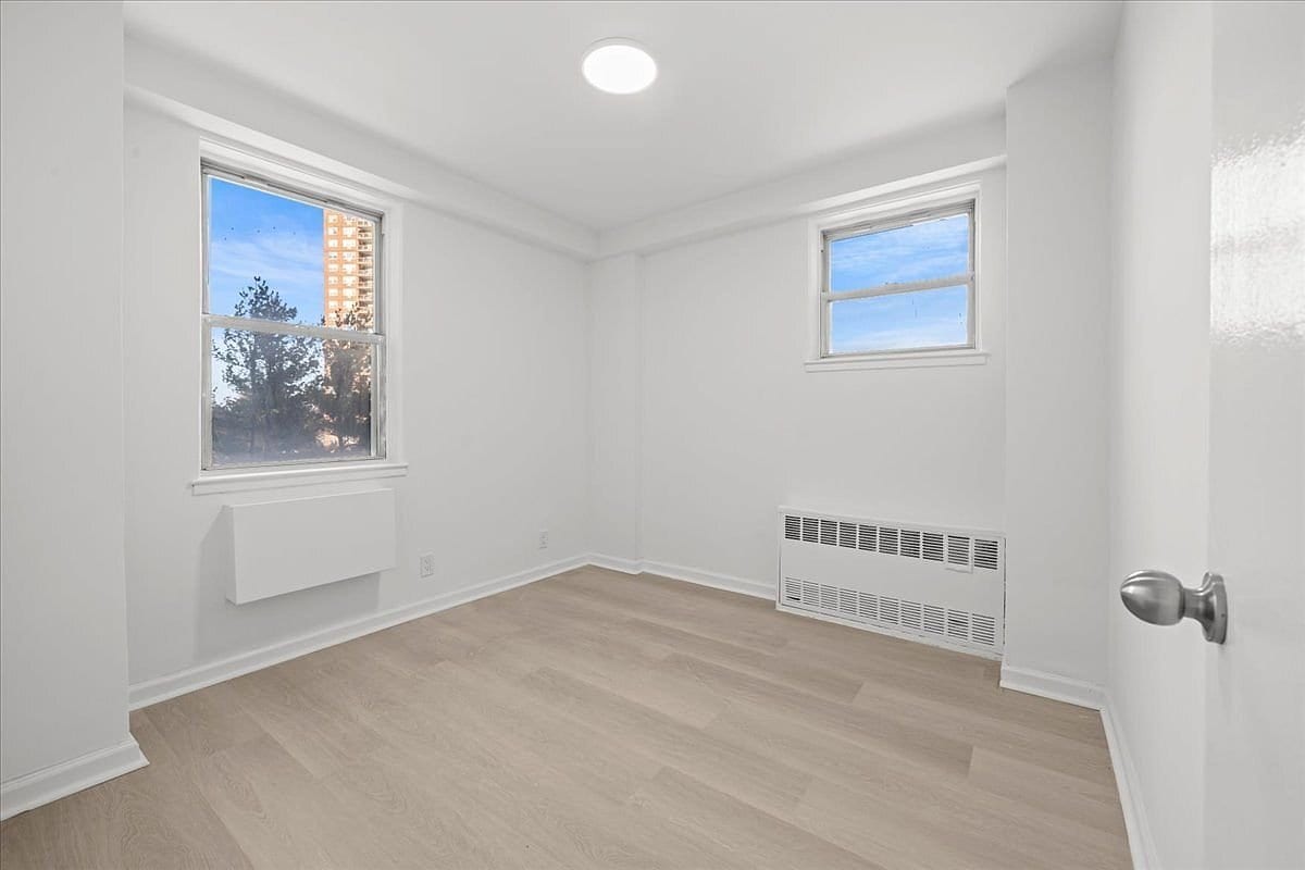 Building Photo - 5700 Arlington Ave