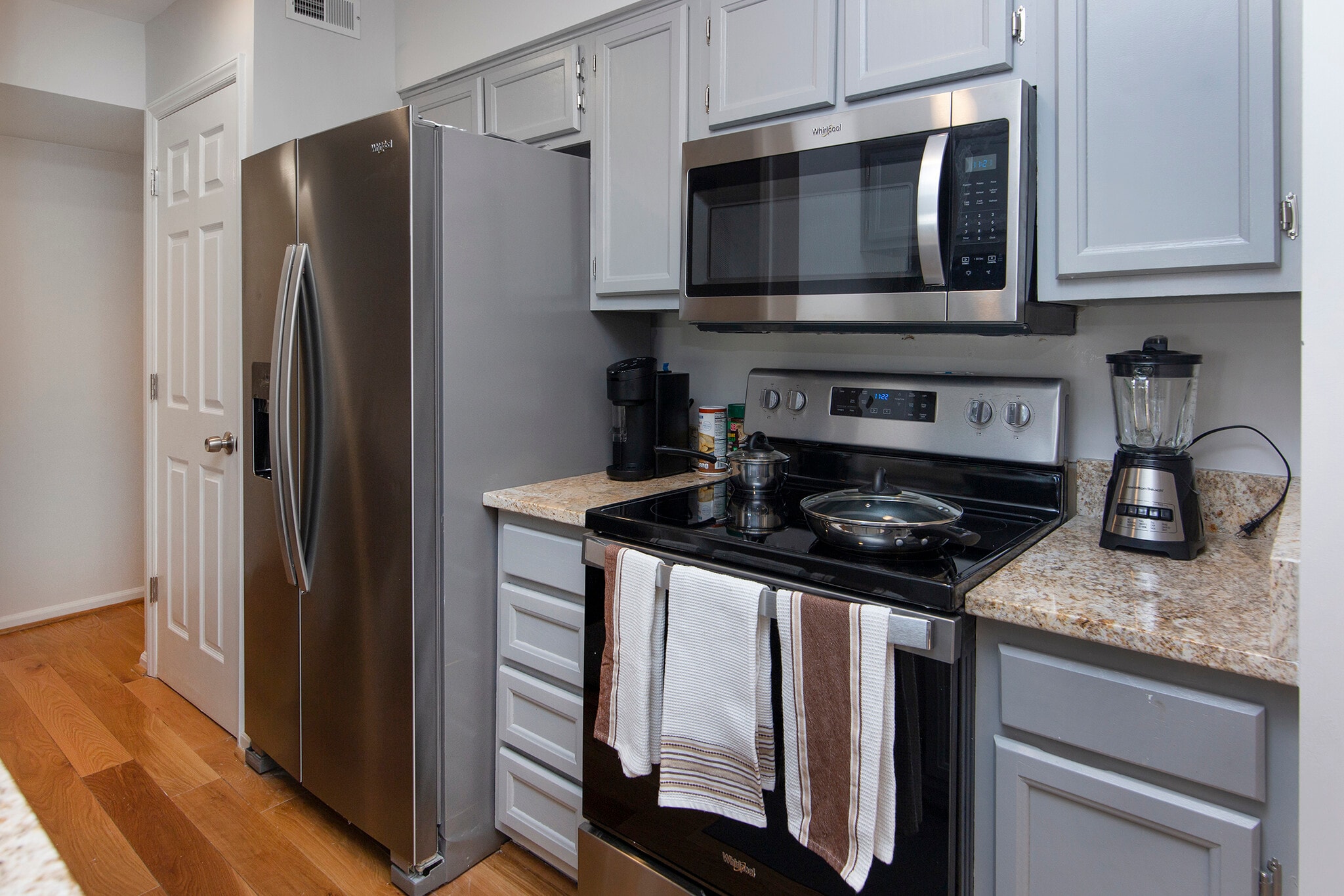 Building Photo - 212 W 10th St