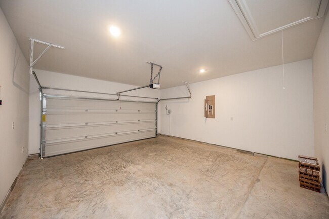 Building Photo - 3035 Ash Ray Dr