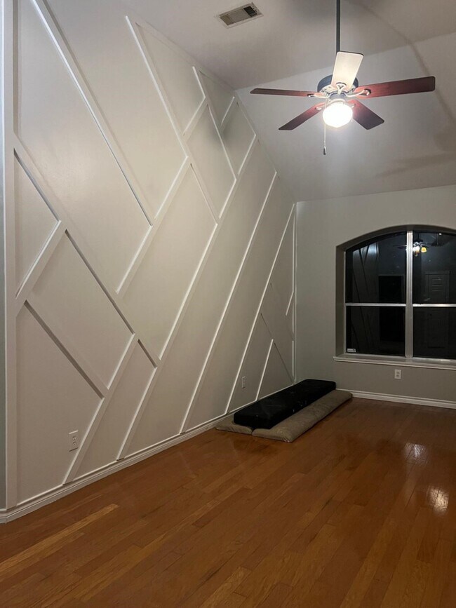 Building Photo - 8114 Lantana Dr