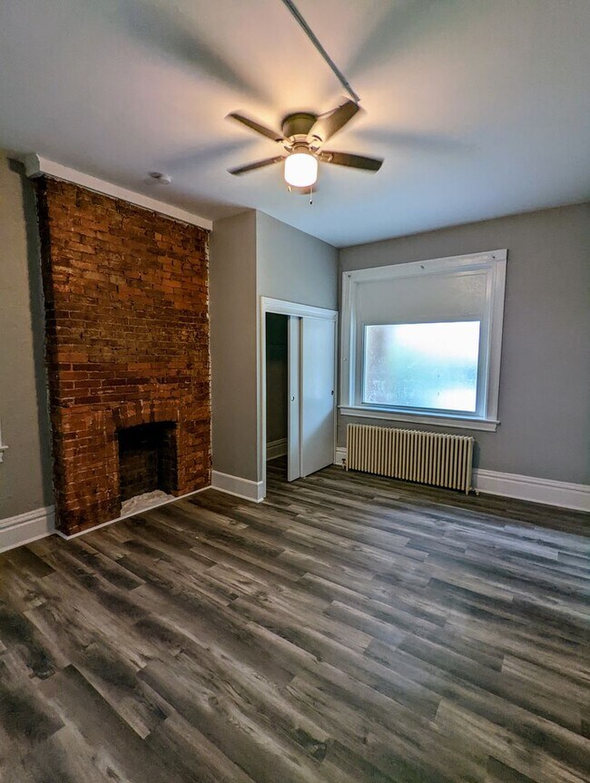 Building Photo - 229 Amber St