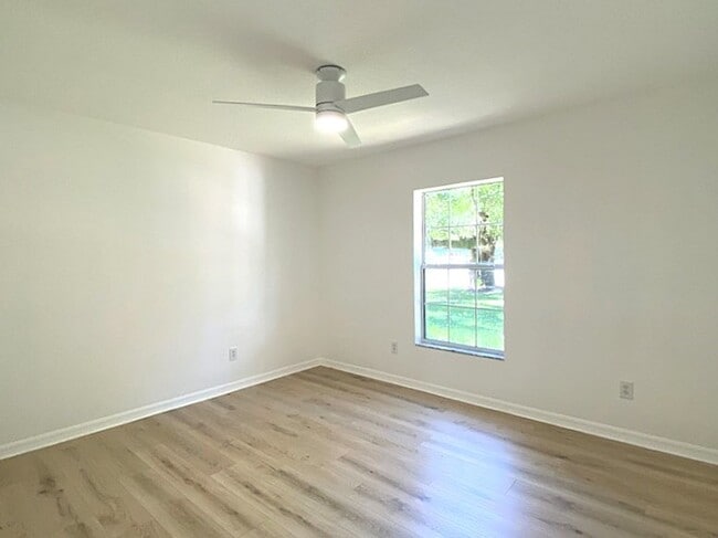 Building Photo - Beautiful New Smyrna Beach Home!