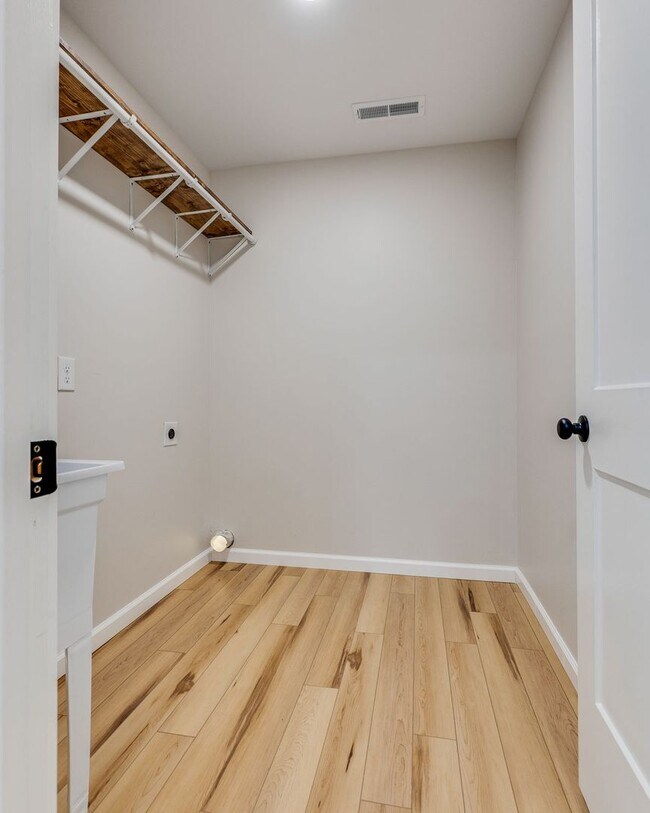 Building Photo - NEWLY BUILT 3 BED/2.5 BATH