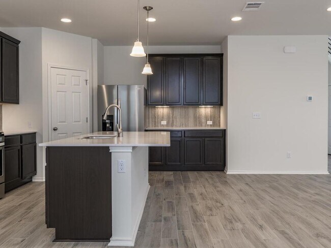 Building Photo - 9101 Garnet Dr