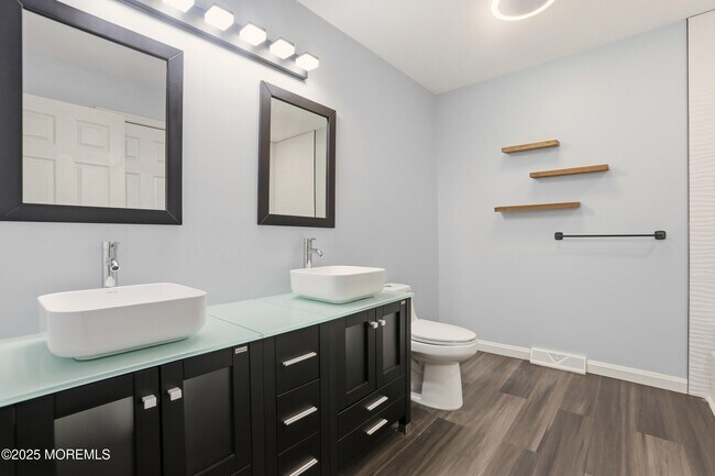 Building Photo - 1045 Farmingdale Rd